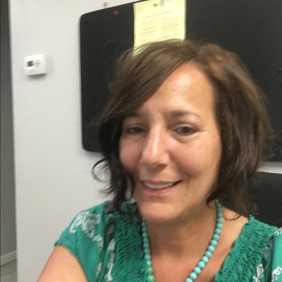 Meet your Posher, Janet - Picture 1 of 3